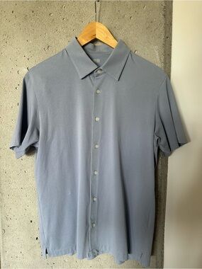 Uniqlo Men's Short-Sleeve Button-Down Shirt in Dusty Blue S